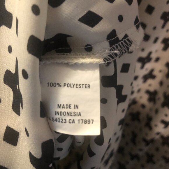 Old Navy Y2K black and cream scoop neck cross front with key hole blouse sz 1X - Picture 6 of 6